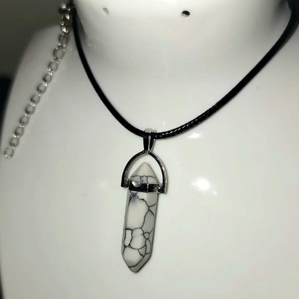 Howlite necklace - Picture 2 of 3